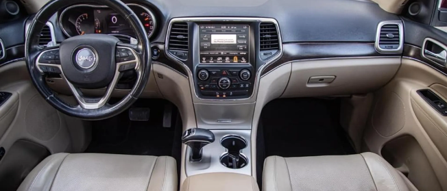 جيب قراند شيروكي ليمتد 2014 أعلى صنف وبحالة الوكالة فحص كامل