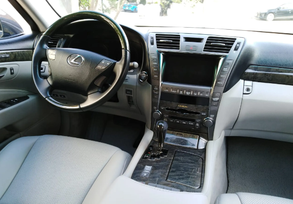 ليكزس LS 460 2007 بحالة الوكالة