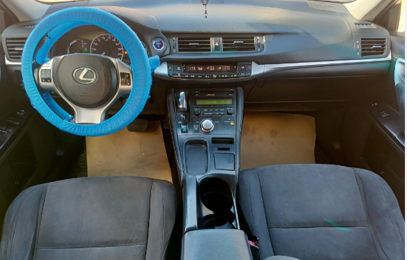 لكزس CT 200 2012 فحص 4جيد بحاجة لبطارية