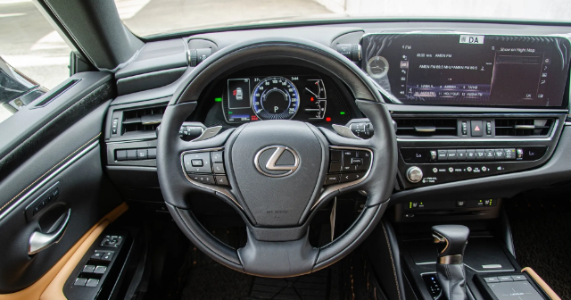 Lexus Es300h 2022 عداد صفر