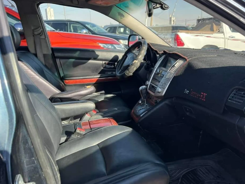 جيب لكزس ار اس 400 للبيع او للبدل على بك اب ديزل