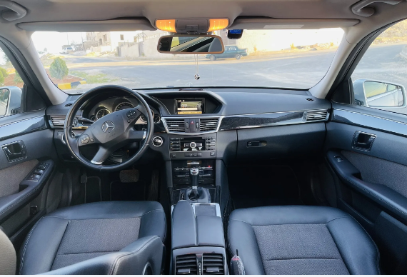 Mercedes Benz. 2011 Avangard