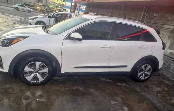 كيا نيرو 2020 لون ابيض لؤلؤي مميز