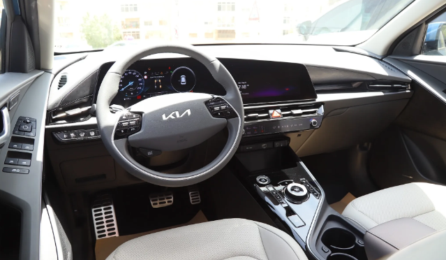 كيا نيرو 2022تورنج