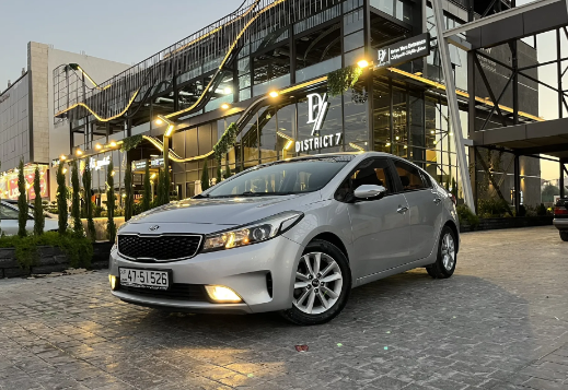 كيا k3 موديل 2017 ماشيه 70 الف كم بحالة الزيرووو صنف لوكشري