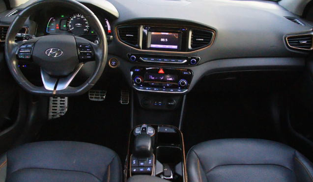 هيونداي ايونيك كهرباء 2018 تحت كفاله الوكاله فحص كامل فل اضافات وارد الوكاله صيانه كامله بالوكاله