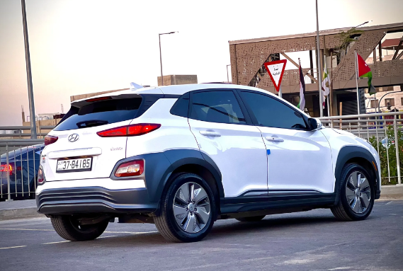 هونداي كونا 2121 كهرباء كامل عداد 40الف فل كامل جمرك جديد