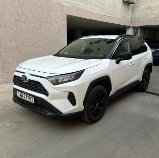 تويوتا راف فور بحالة الوكالة فحص 7 جيد بحالة الزيرو بمعنى الكلمه قطع مسافه 3 الف فقط