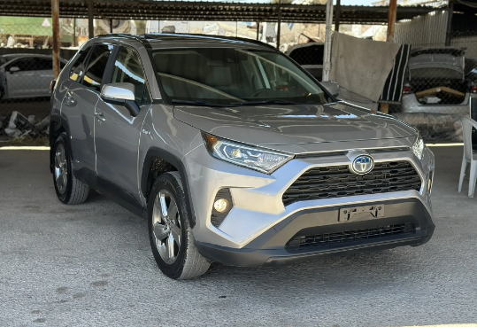تويوتا راف فور ((2021)) XLE بريميوم، بطاريه ليثيوم، فل كامل، فورويل، حره، بحالة الوكاله، بسعر مغري..