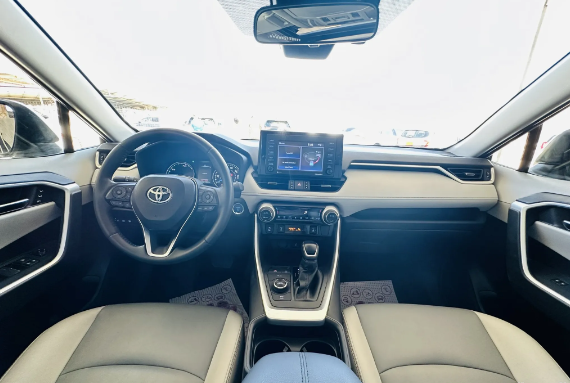 تويوتا راف فور ((2021)) XLE بريميوم، بطاريه ليثيوم، فل كامل، فورويل، حره، بحالة الوكاله، بسعر مغري..