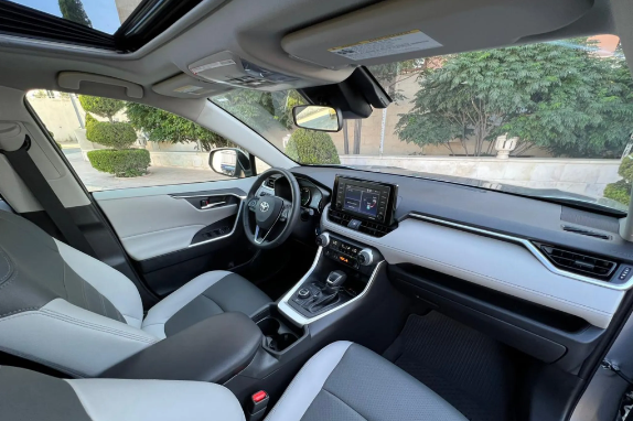 بسعرررررر حرررررق 26,500 تويوتا راف فور عداد 10آلاف شبه زيرو //2021// جمرك جديد فل اضافات Rav4