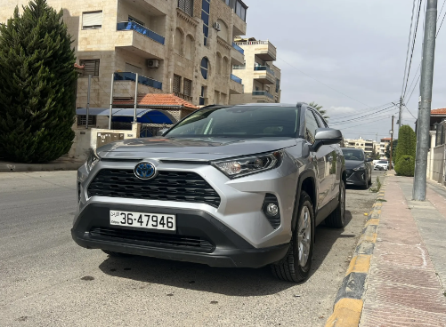 TOYOTA RAV4 XLEالشكل الحديث للبيع او البدل