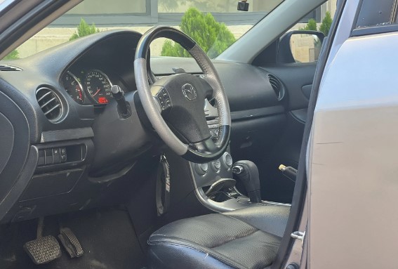 مازدا زووم 6 موديل 2005 فل كامل عدا الفتحه