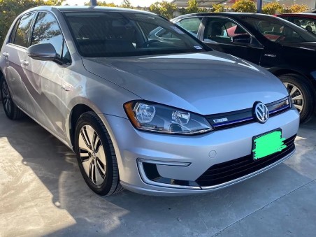 للبيع E-golf 2016 SE السعر قابل للتفاوض