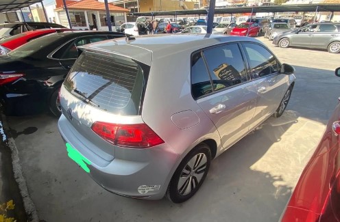 للبيع E-golf 2016 SE السعر قابل للتفاوض