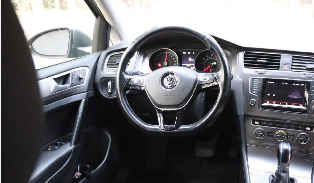 اي جولف بريميوم 2015 للبيع كاش فقط كهرباء كامل