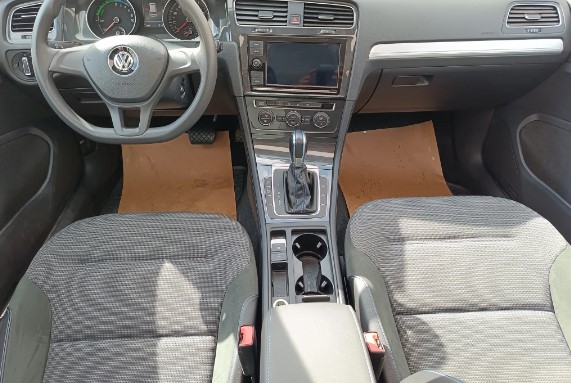 اي جولف 2019 فحص كامل ممشى قليل 20الف كيلو فتحه كاميرا بطارية 40ك تقطع بالشحنة الواحدة من 270__300