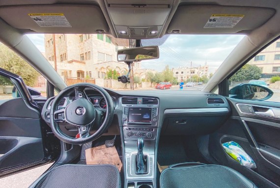 لون اسود volkswagen e-golf 2016