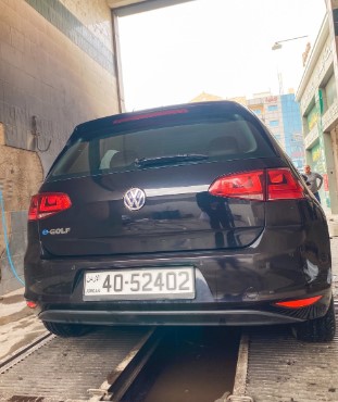 لون اسود volkswagen e-golf 2016